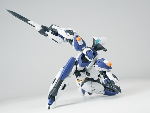 画像6: SHEIK MAINLAND ULTRA ACTION TROOPERシリーズ Franz-α(フランツアルファ) 1/144スケールプラスチックモデルキット (ホワイト×ブルー / レッド×ホワイト / ブラック×ブルー / パープル×ホワイト)