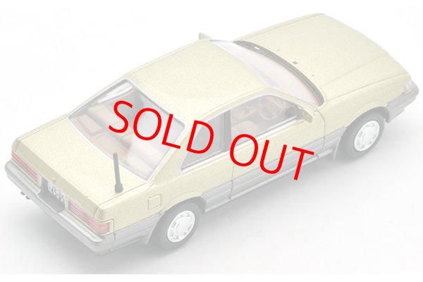画像2: 1/64スケール トミカリミテッド ヴィンテージ NEO あぶない刑事02 日産レパード (金) (2)
