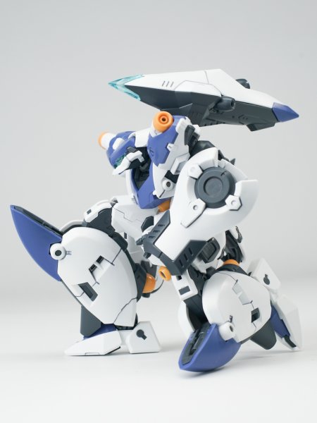 画像4: SHEIK MAINLAND ULTRA ACTION TROOPERシリーズ Franz-α(フランツアルファ) 1/144スケールプラスチックモデルキット (ホワイト×ブルー / レッド×ホワイト / ブラック×ブルー / パープル×ホワイト) (4)