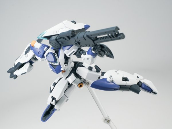画像9: SHEIK MAINLAND ULTRA ACTION TROOPERシリーズ Franz-α(フランツアルファ) 1/144スケールプラスチックモデルキット (ホワイト×ブルー / レッド×ホワイト / ブラック×ブルー / パープル×ホワイト) (9)